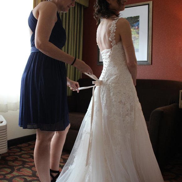 Essense of Australia Size 2/ 0 D2122 Wedding Gown - Picture 2 of 8